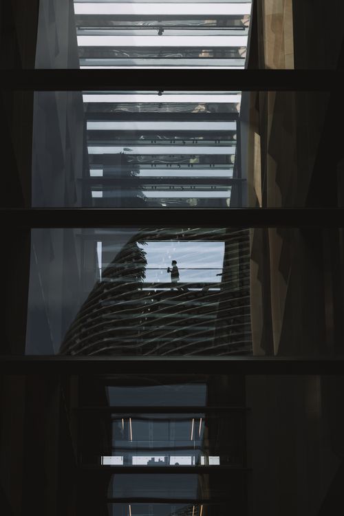 Free Intricate reflections in a modern glass building in London, showcasing urban architecture. Stock Photo