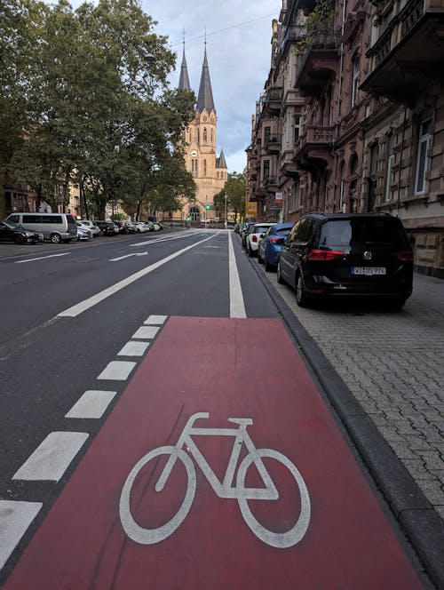 Foto stok gratis jalan bata, jalur sepeda, katedral berlin