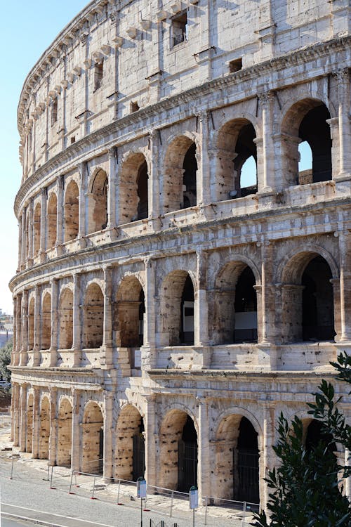 Бесплатное стоковое фото с амфитеатр, арки, вертикальный выстрел