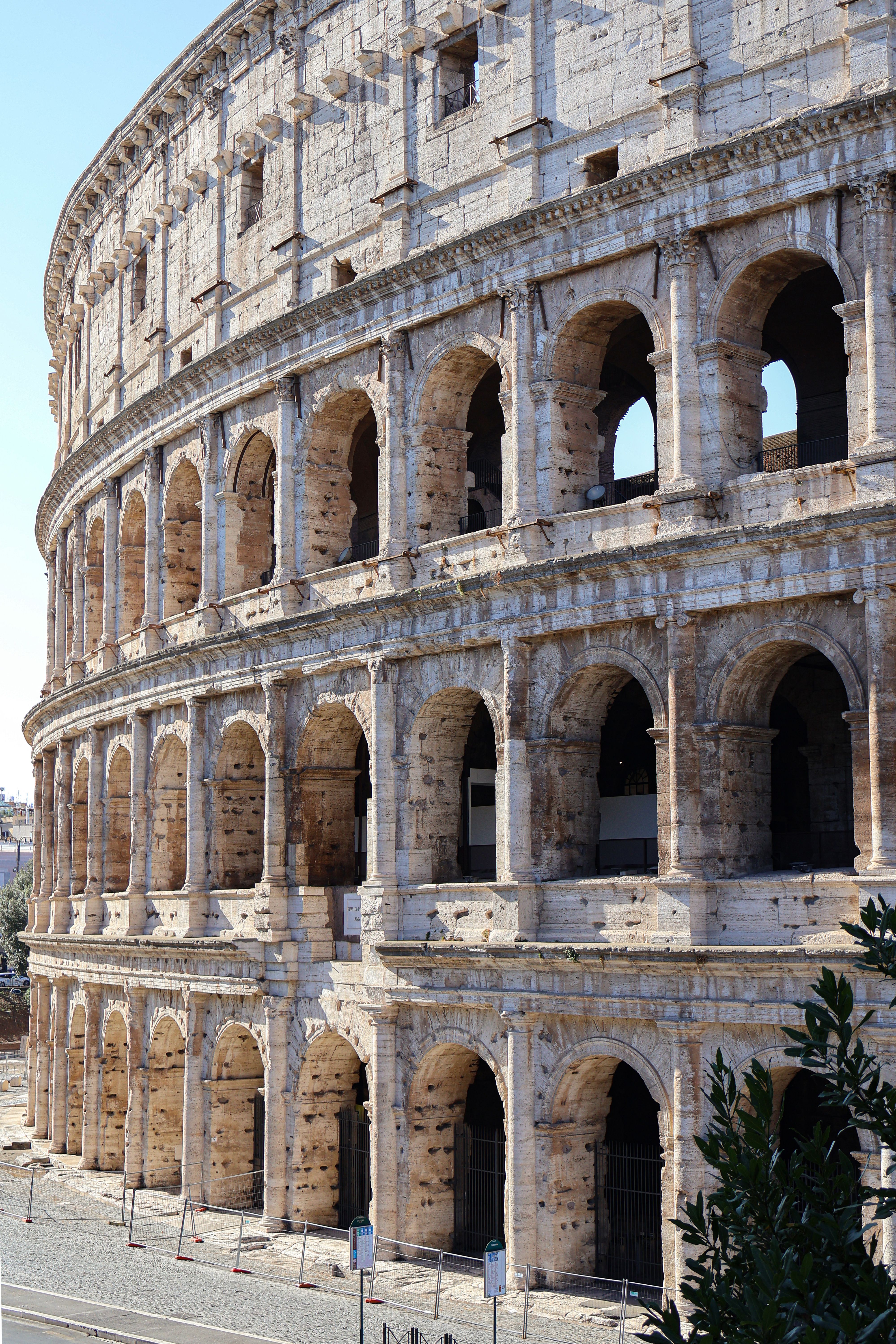 Iconic View of the Colosseum in Rome, Italy · Free Stock Photo