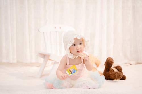 Foto profissional grátis de bebê, chapéu de gorro, fotografia de moda