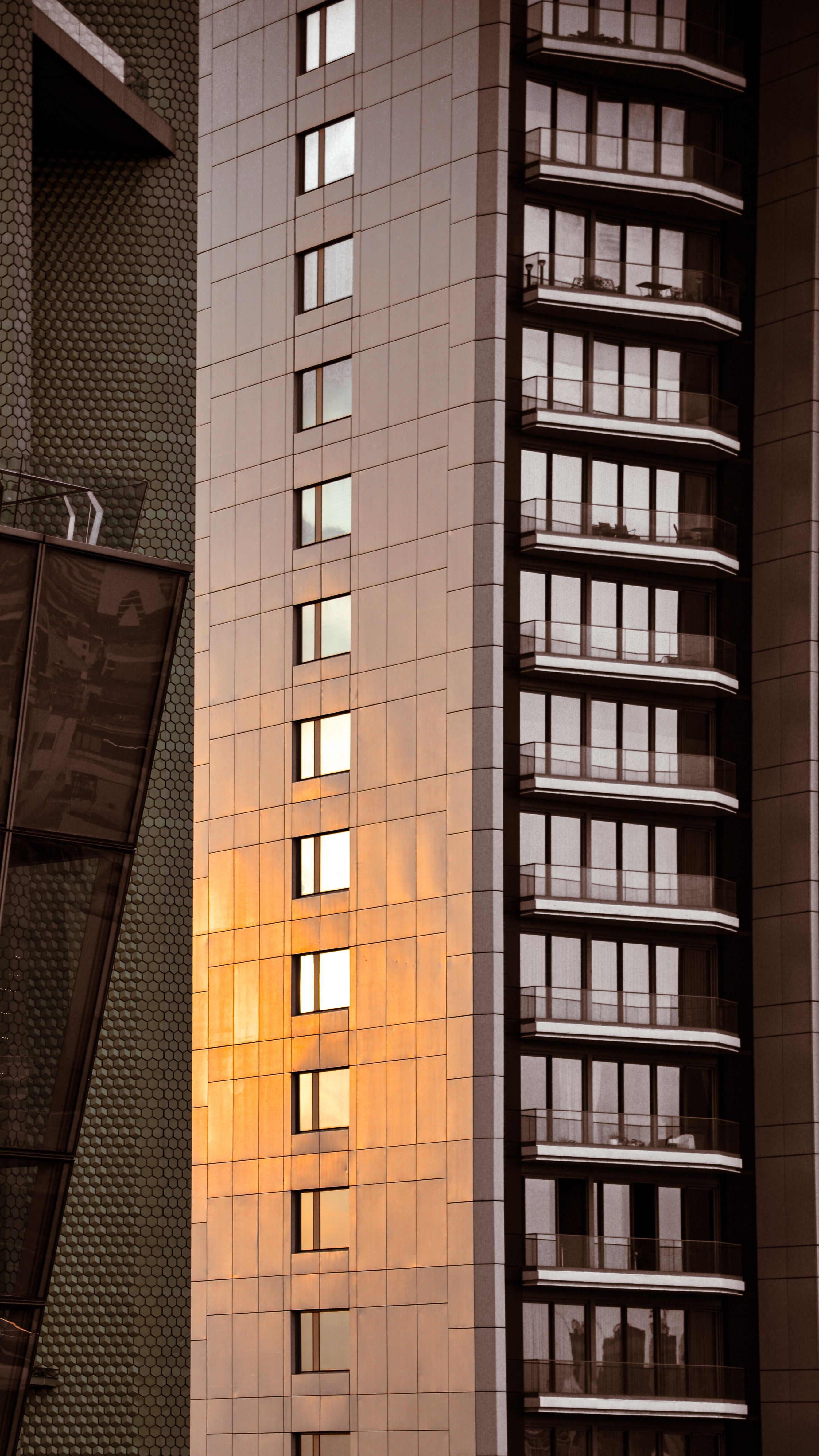 Modern High-Rise Building at Sunset · Free Stock Photo