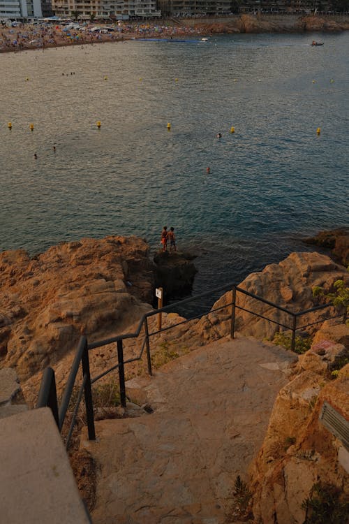 Darmowe zdjęcie z galerii z kamień, kroki, morze