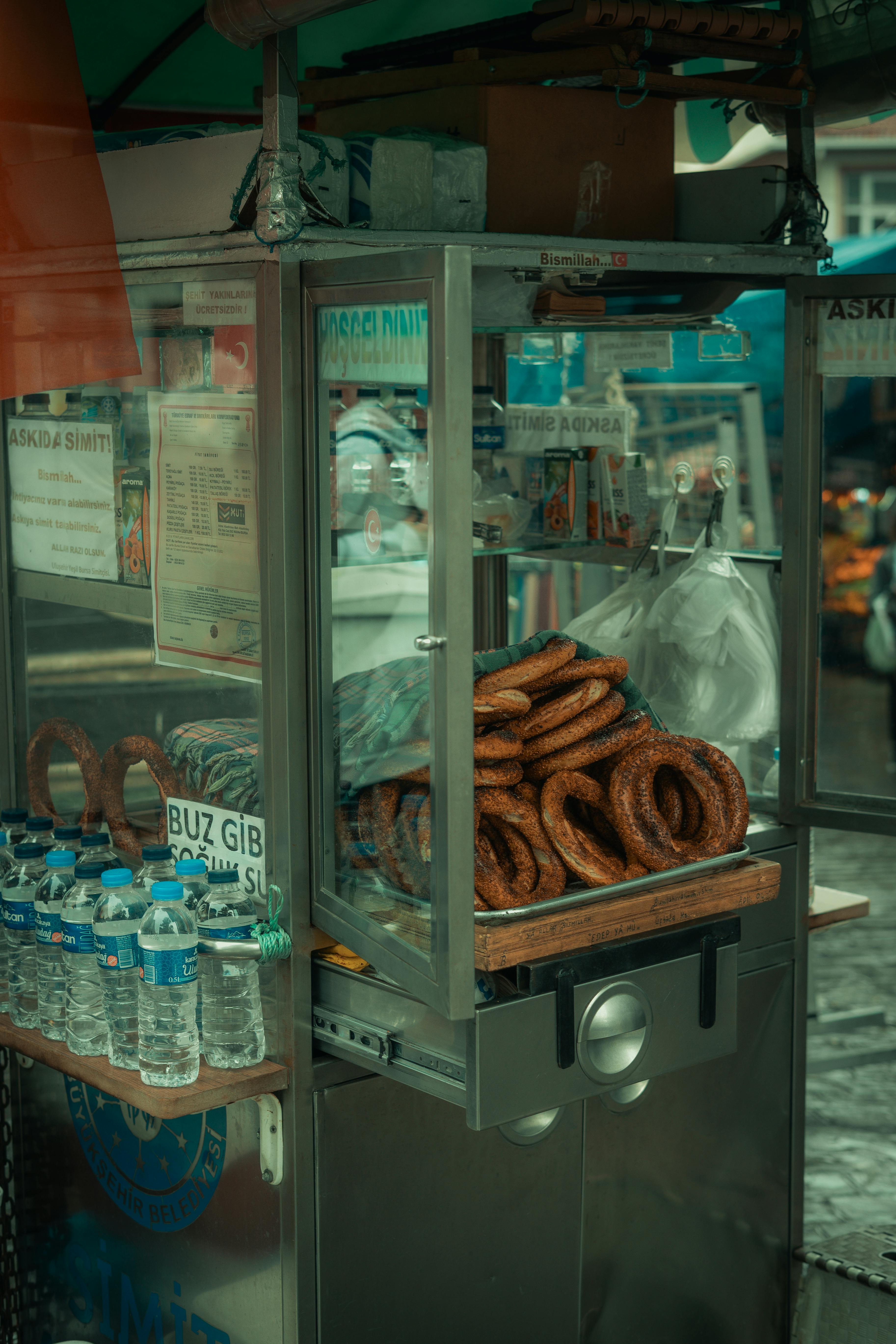 cart with round turkish bread