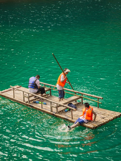 Foto profissional grátis de água, embarcação, homens