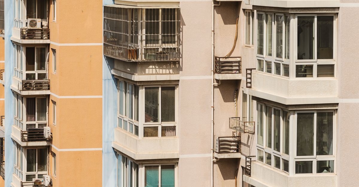 Windows in a House Building · Free Stock Photo