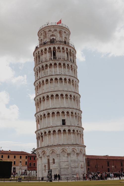 Free Capture of the famous Leaning Tower of Pisa with tourists in a vibrant Italian setting. Stock Photo