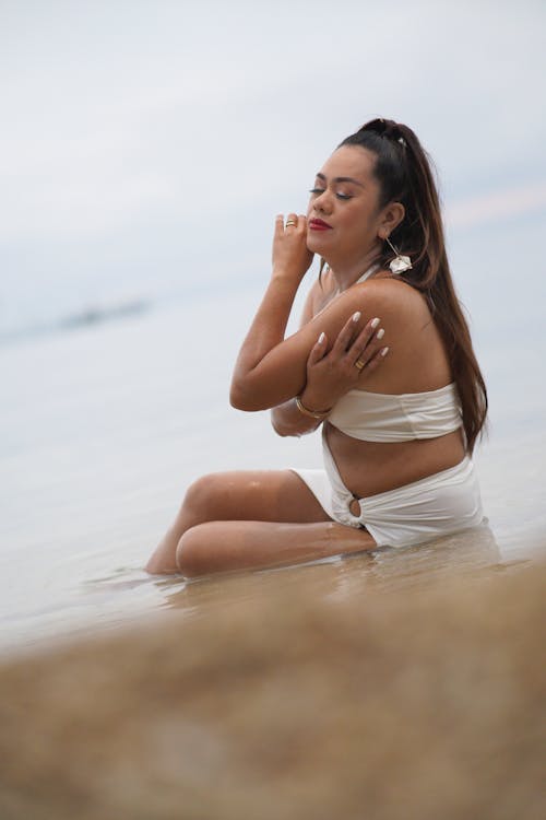 Kostnadsfri bild av sexig kvinna, strand
