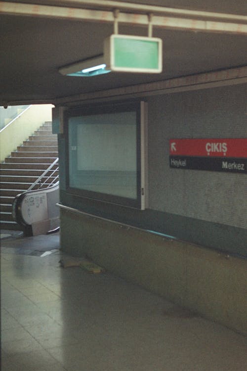 Безкоштовне стокове фото на тему «вертикальні постріл, Залізничний вокзал, підземний»