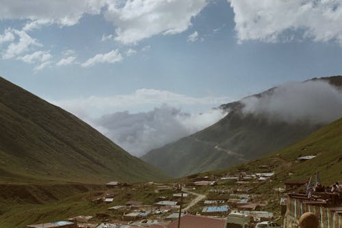 Безкоштовне стокове фото на тему «будівлі, гора, Долина»