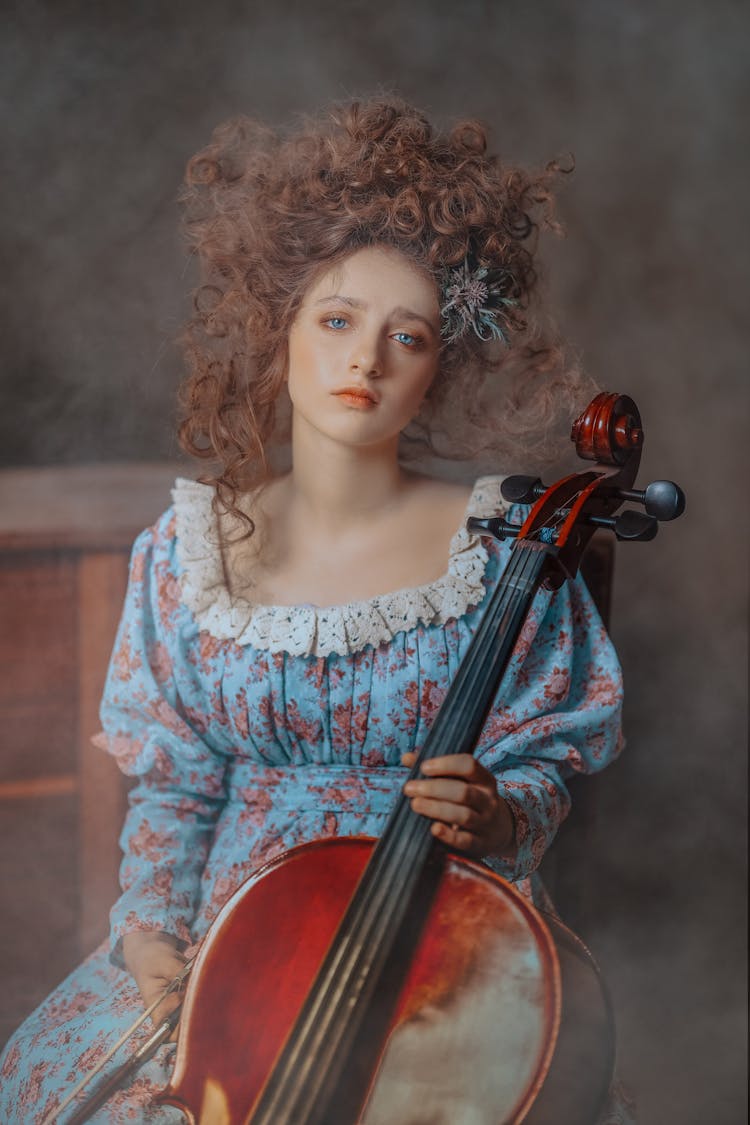 Retro Style Woman With Cello