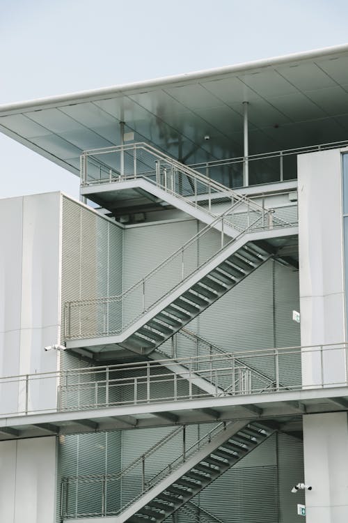 Fotos de stock gratuitas de edificio, escalera, escaleras