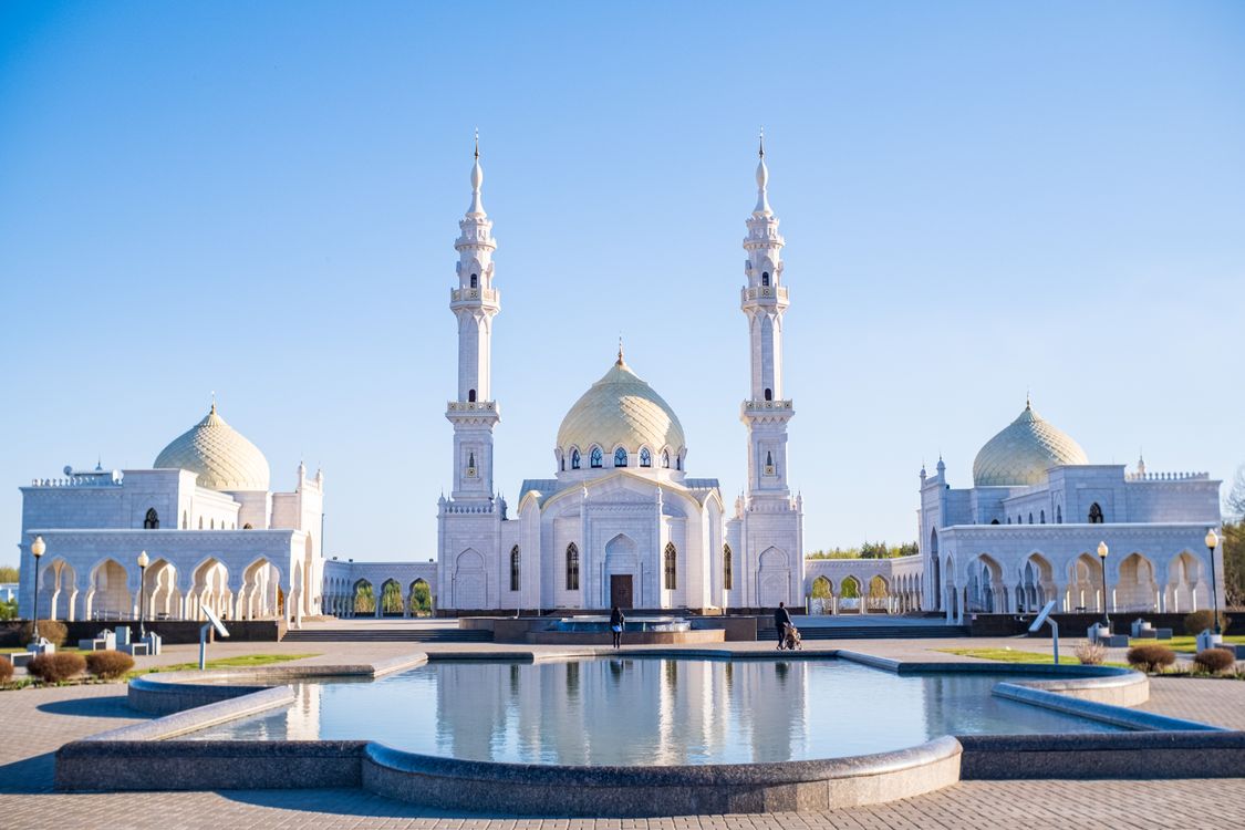 Mosque Putih White Mosque on City Square · Free Stock Photo