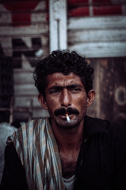 Ingyenes stockfotó álló kép, arcszőrzet, cigaretta témában