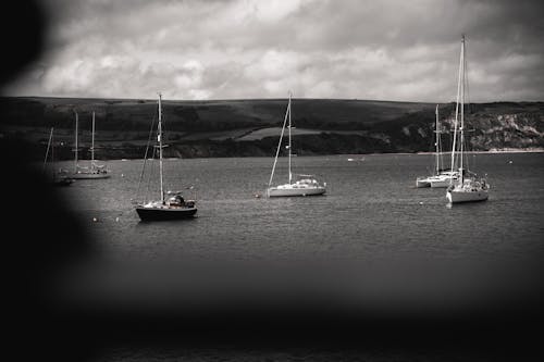 Gratis stockfoto met baai, grote boten, kliffen