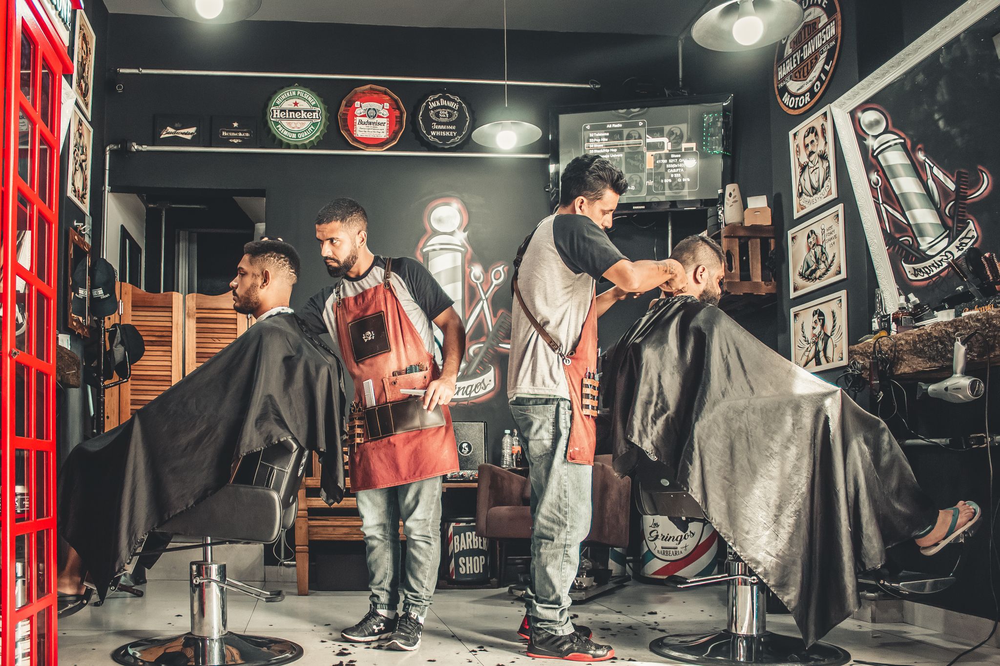 Moderner Herrenhaarschnitt und Bartpflege im Frisuren-Studio Hamburg Hamm