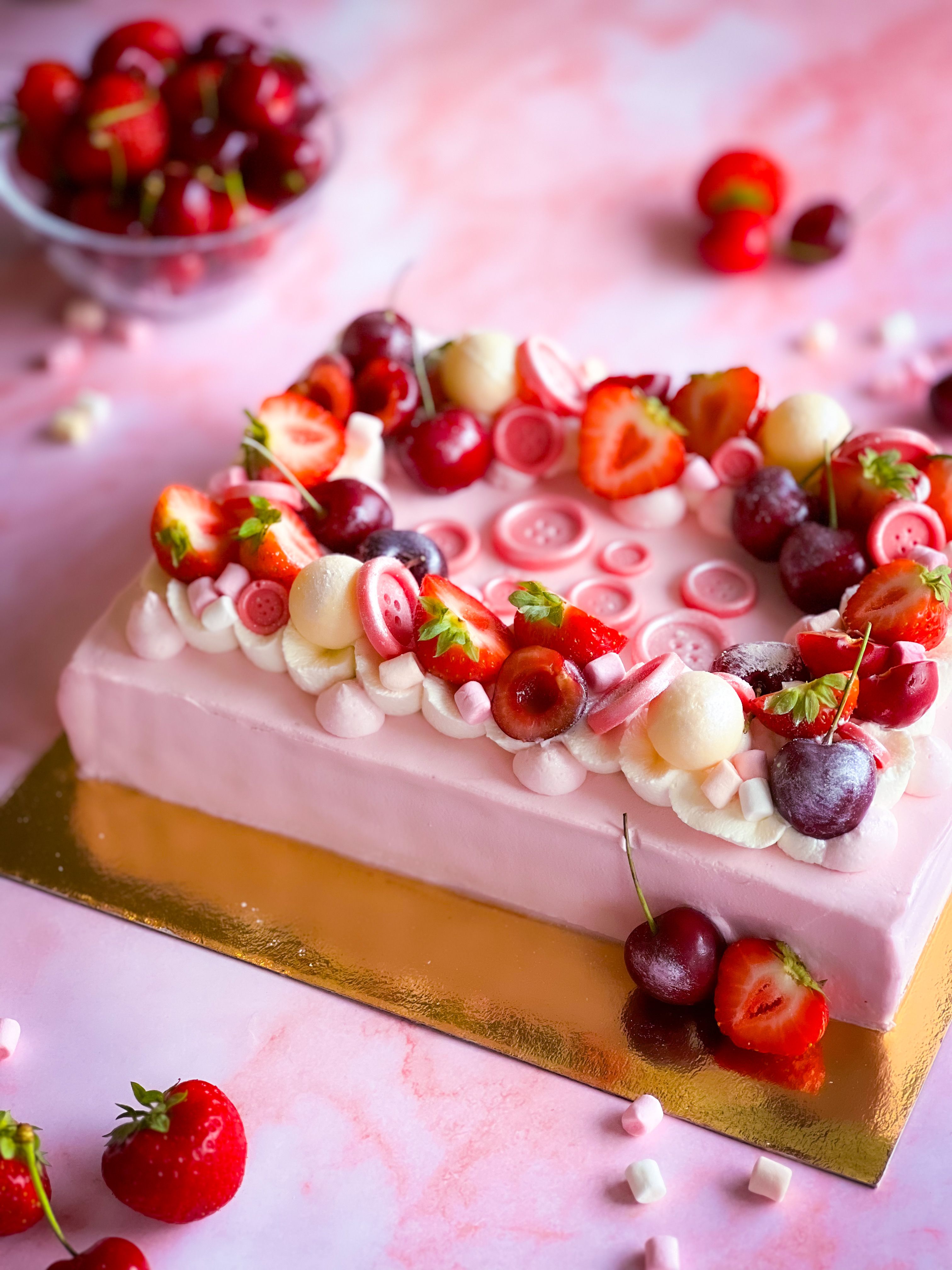 Recipe for  chocolate tart with cherry and morello cream