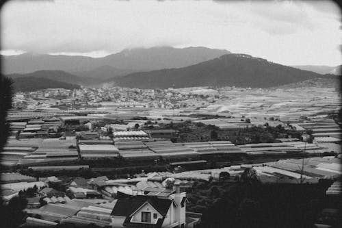 Darmowe zdjęcie z galerii z czarno-biały, dzielnice przemysłowe, góry