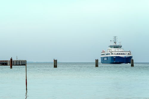 Darmowe zdjęcie z galerii z morze, prom, spokojny