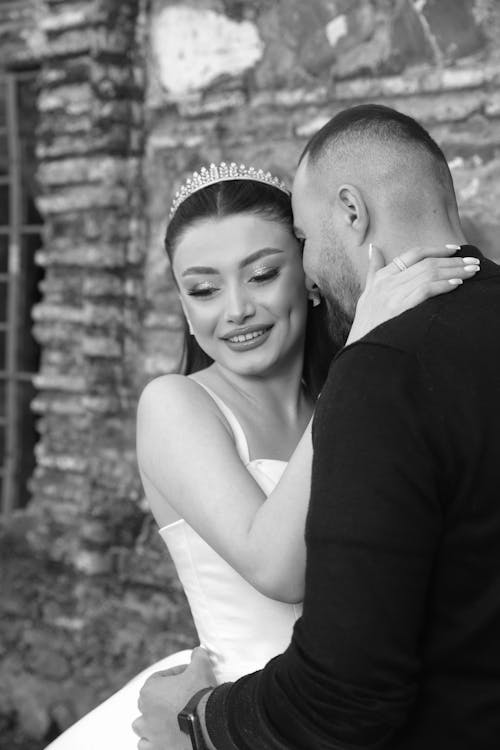 Immagine gratuita di bianco e nero, foto del matrimonio, in piedi