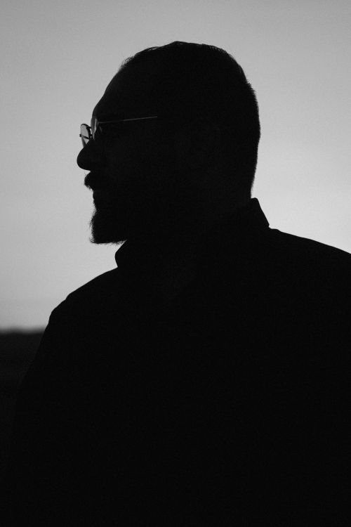 Free Black and white silhouette of a man wearing glasses in profile view. Stock Photo