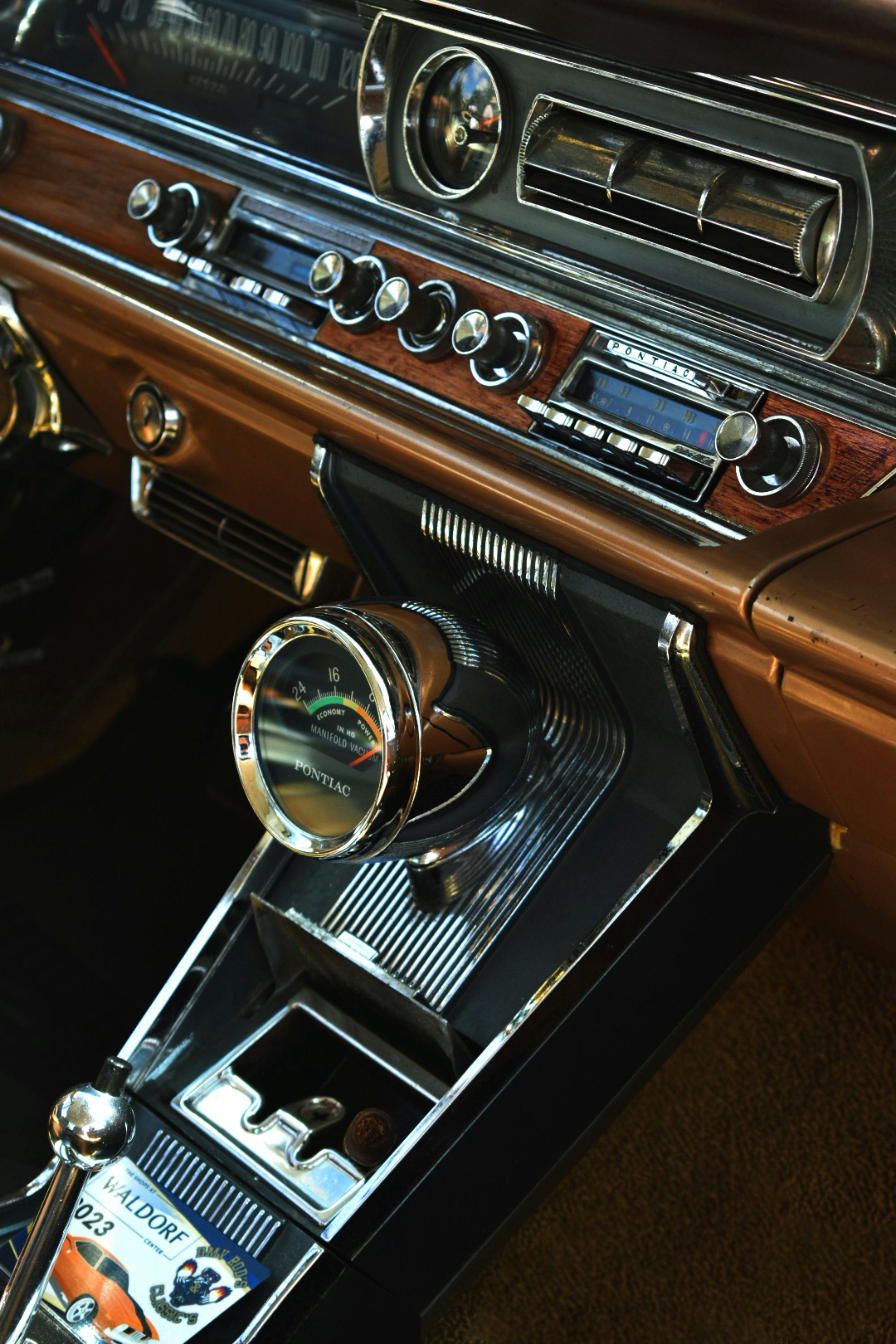 pontiac car dashboard