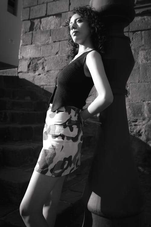 Kostnadsfri bild av Framställ, kjol, kvinna