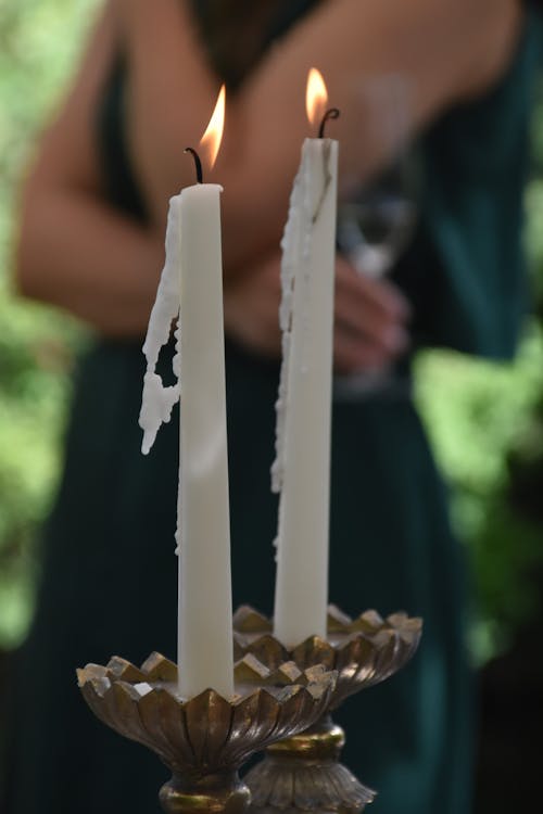 Foto profissional grátis de ardente, castiçais, chama