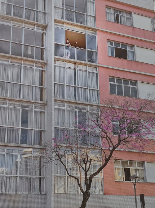 Darmowe zdjęcie z galerii z apartamentowiec, balkony, budynek od zewnątrz