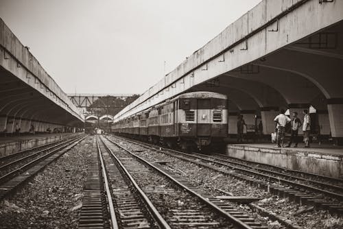 Безкоштовне стокове фото на тему «екіпаж, локомотив, платформа»