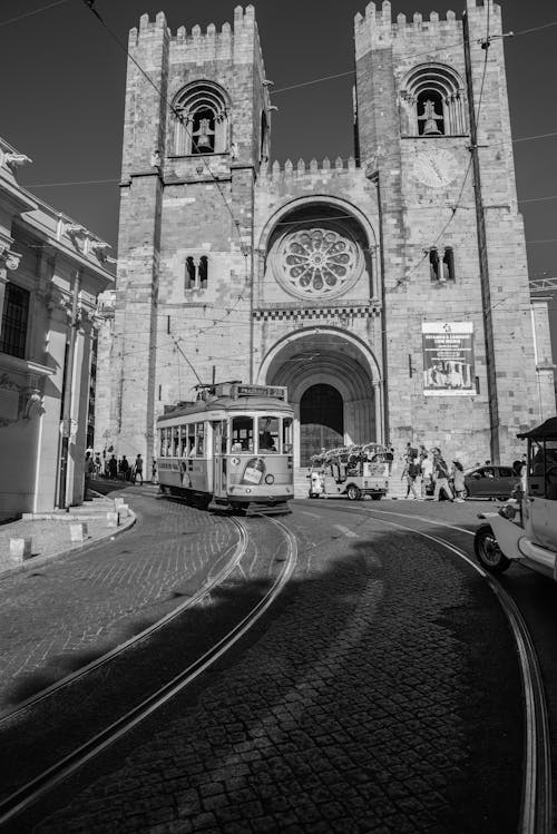 Black and White Picture of a Tram in front of the Lisbon Cathedral in Portugal 