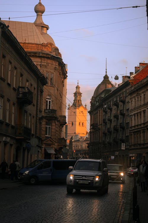 Бесплатное стоковое фото с aan lichtbak toevoegen, автомобили, булыжник