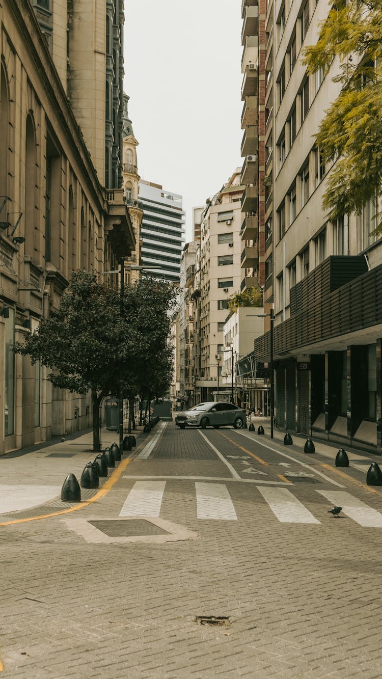 Narrow Alley In Downtown Of Buenos Aires, Argentina