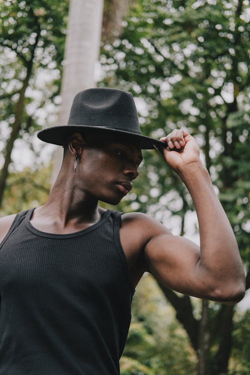 Gratis lagerfoto af afroamerikansk mand, arm, hat