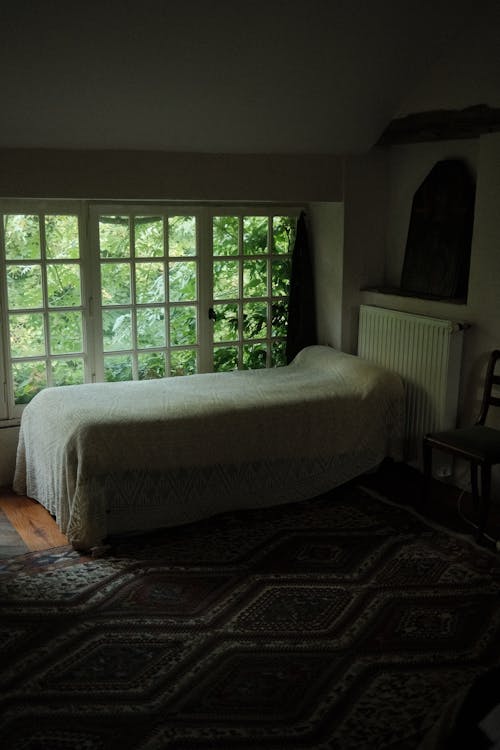 インテリア, ベッド, 垂直ショットの無料の写真素材