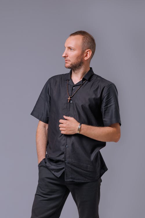 Portrait photography in the studio. A handsome and stylishly dressed man.