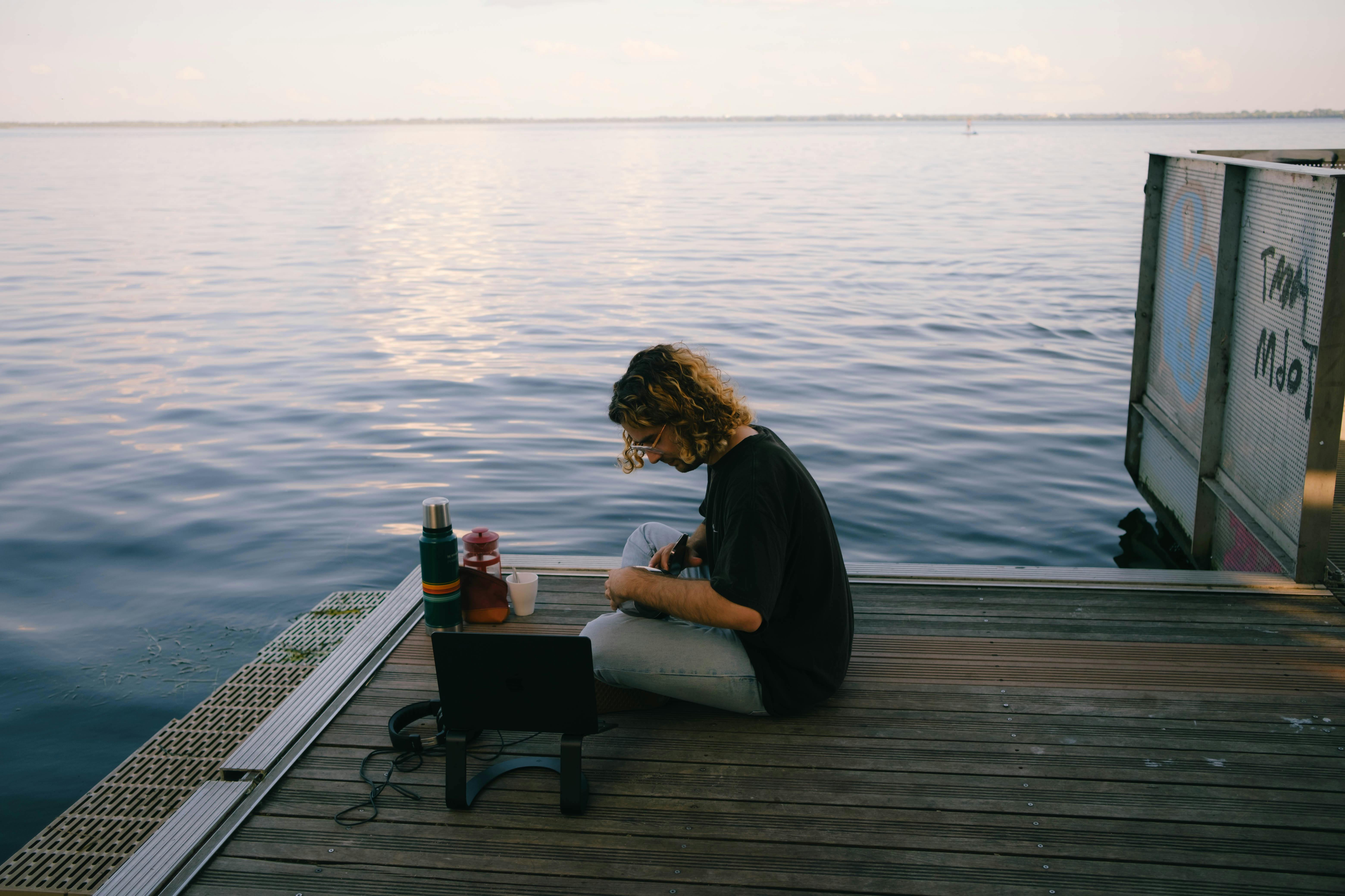 remote work travel session — Photo by Malen Almonacid Trossi on Pexels