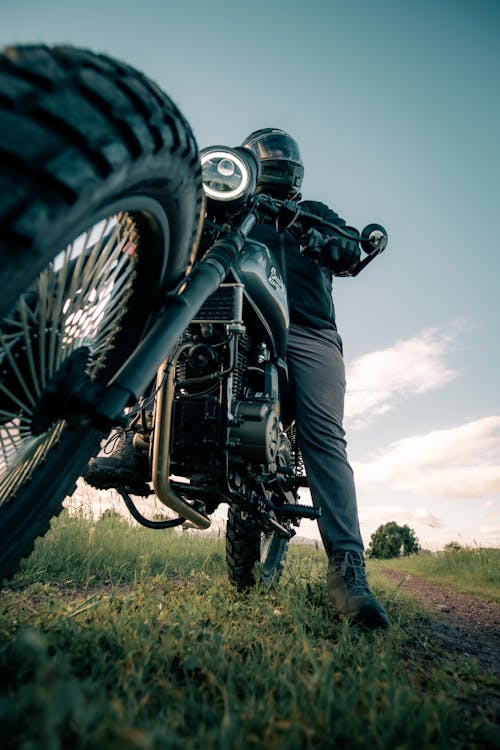 Безкоштовне стокове фото на тему «вертикальні постріл, мотоцикл, пригоди»