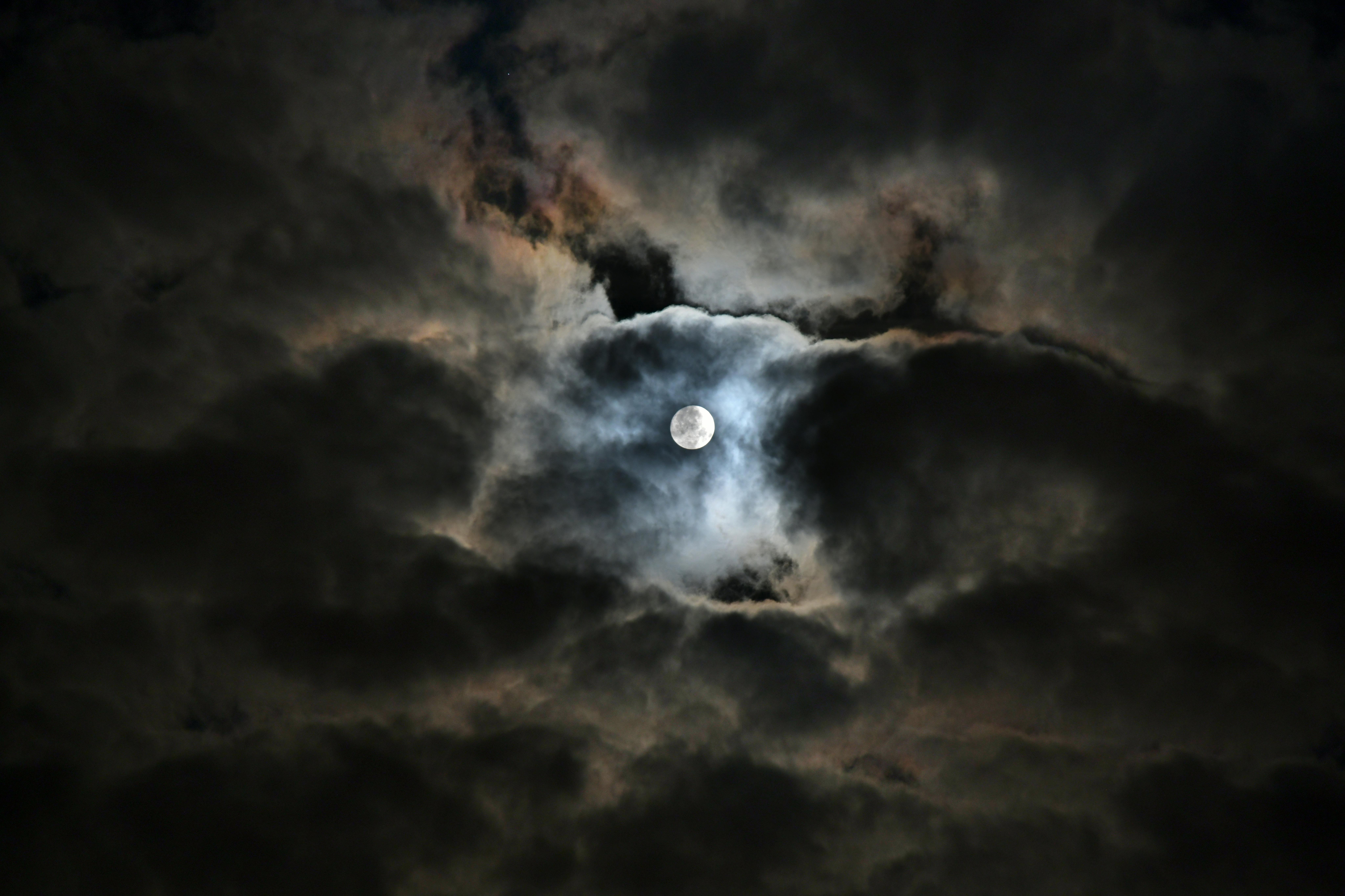 夜空 満月 雲の無料の写真素材