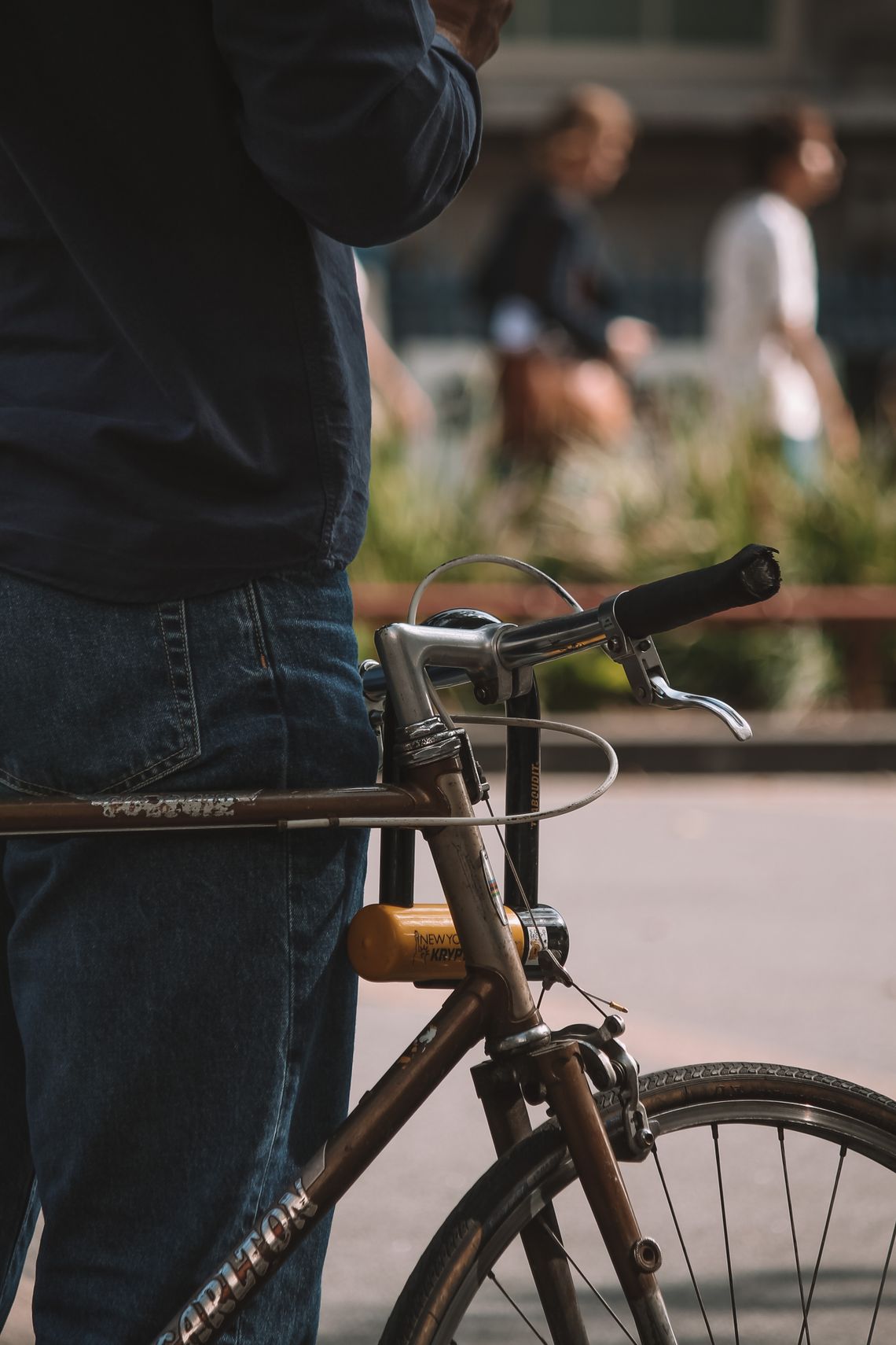 Urban bicycle with a U-lock visible on the handlebars