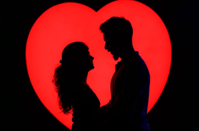 Online dating: starting a conversation on a niche platform
