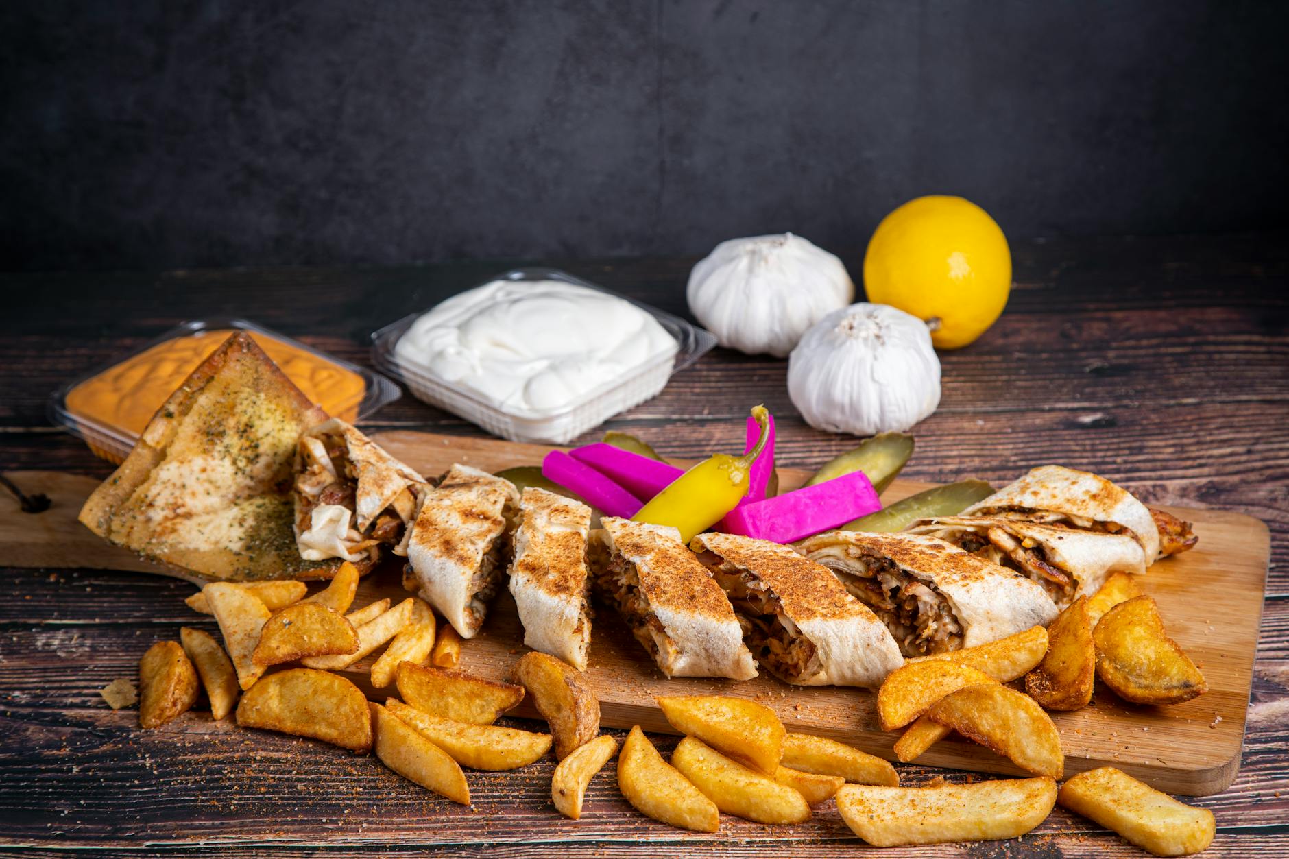 https://www.pexels.com/photo/shawarma-with-sauces-and-fries-18177324/