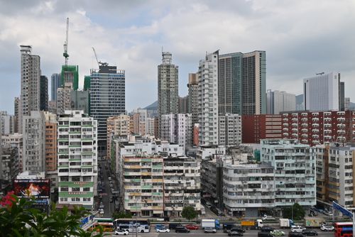 Free A vibrant cityscape showcasing Hong Kong's modern skyline, featuring busy streets and towering skyscrapers. Stock Photo