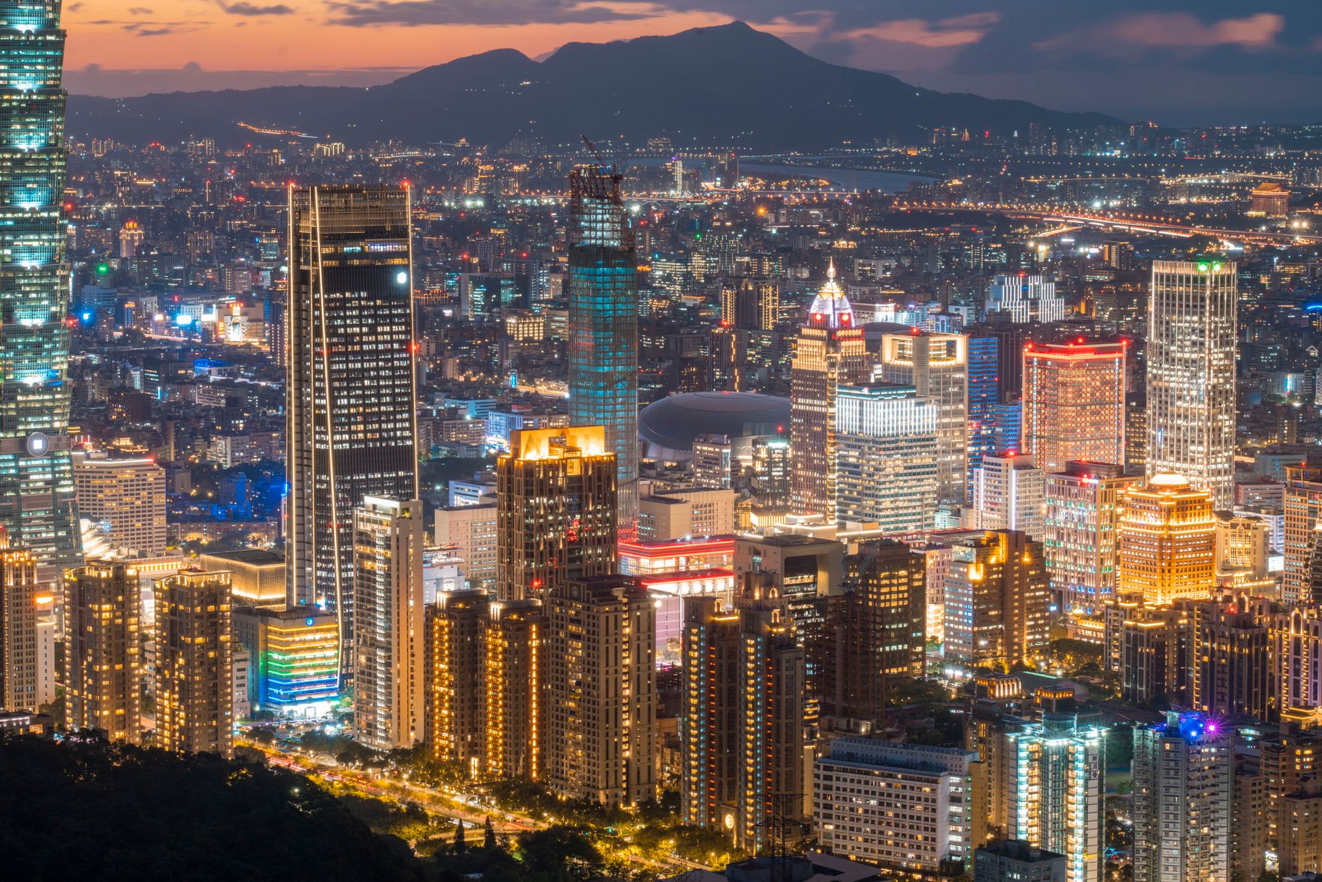A stunning nighttime view of Taipei city, showcasing its illuminated skyscrapers and modern architecture. — free online jigsaw puzzle on JigsawPuzzlesFreeOnline.org