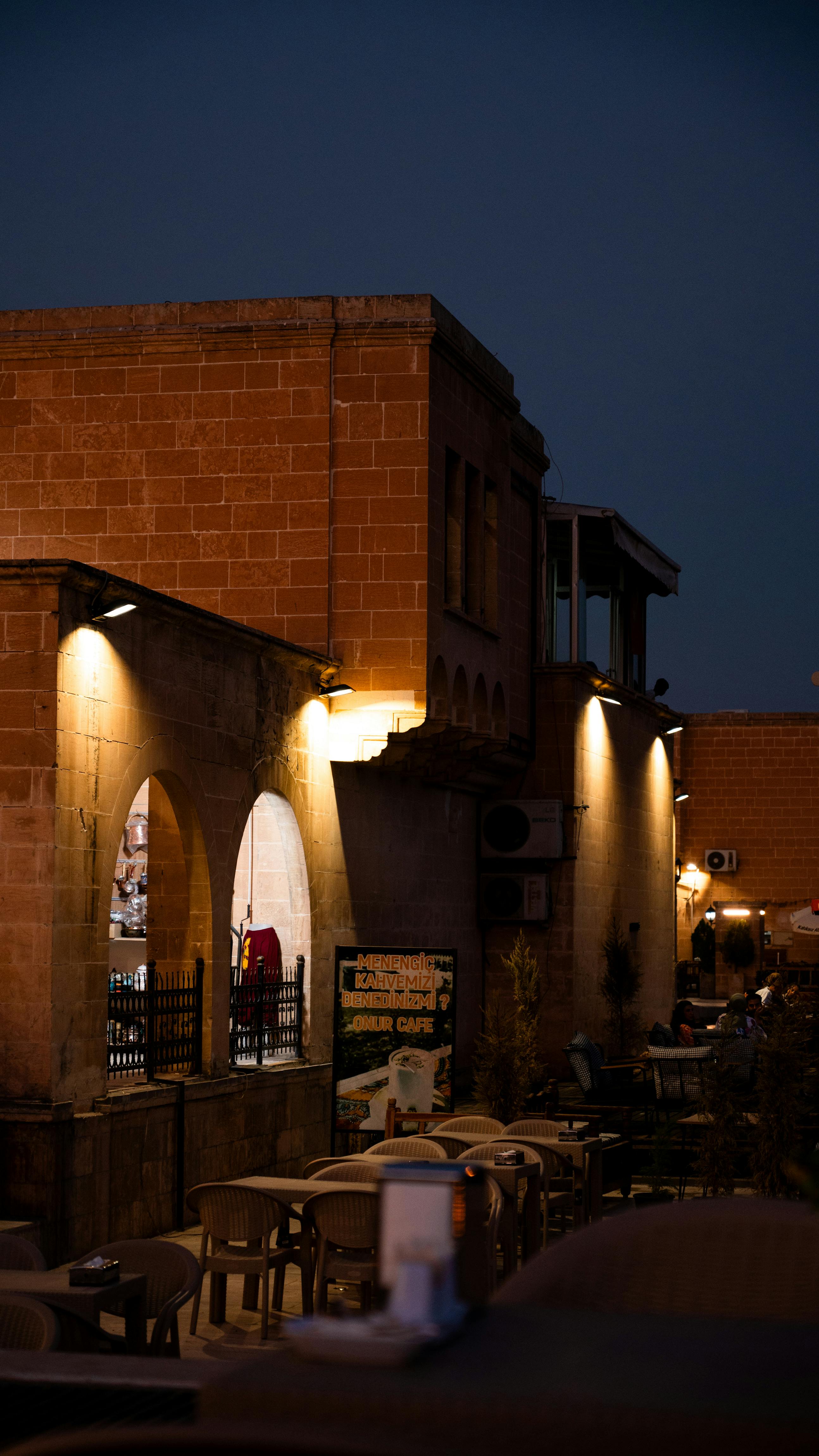 Dine and Unwind: Wilmot’s Best Restaurants and Nightlife via Shuttle