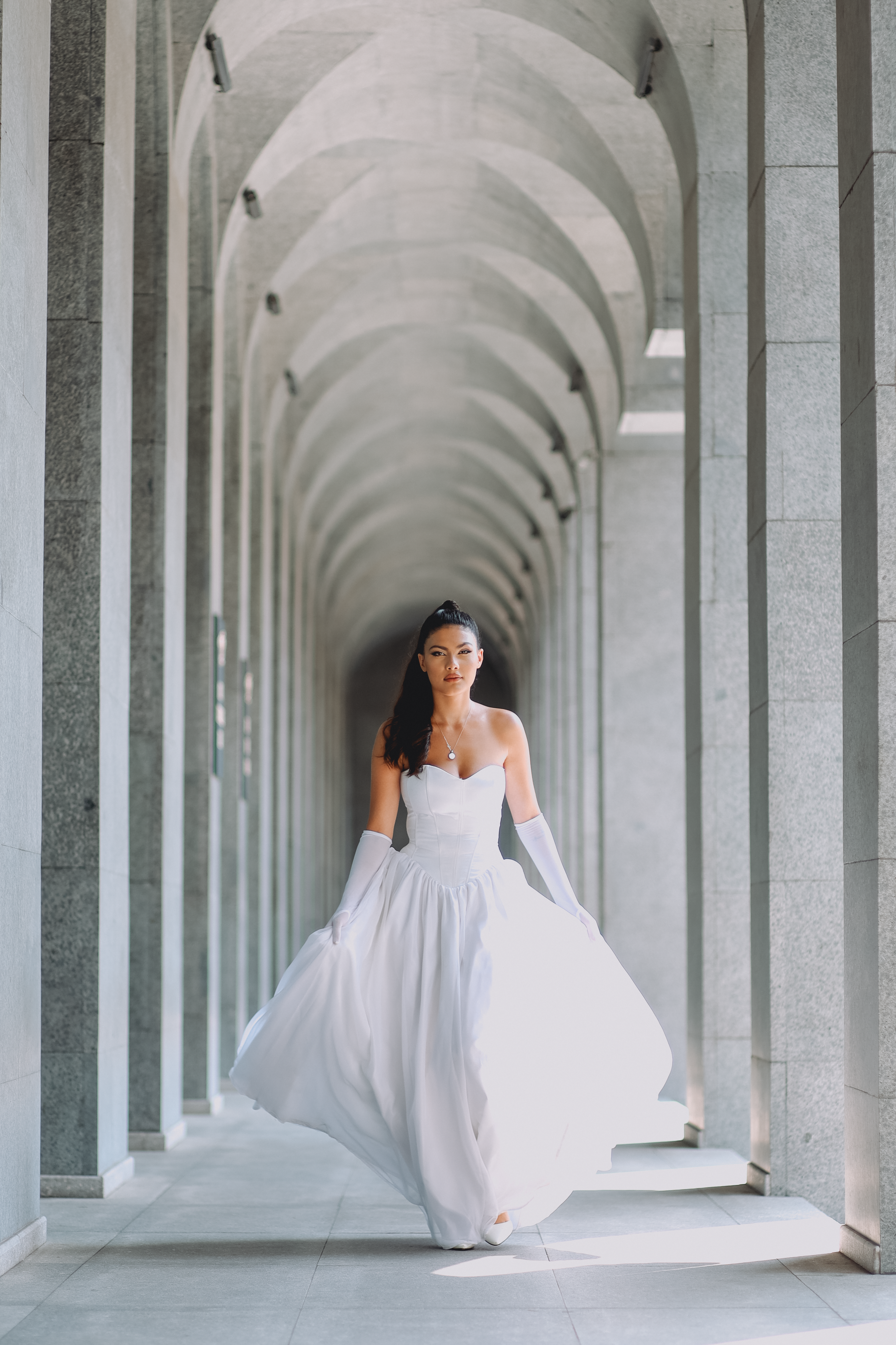 White gown white sleeves
