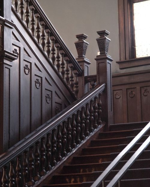 Free A beautifully crafted wooden staircase showcasing intricate design and classic architecture indoors. Stock Photo