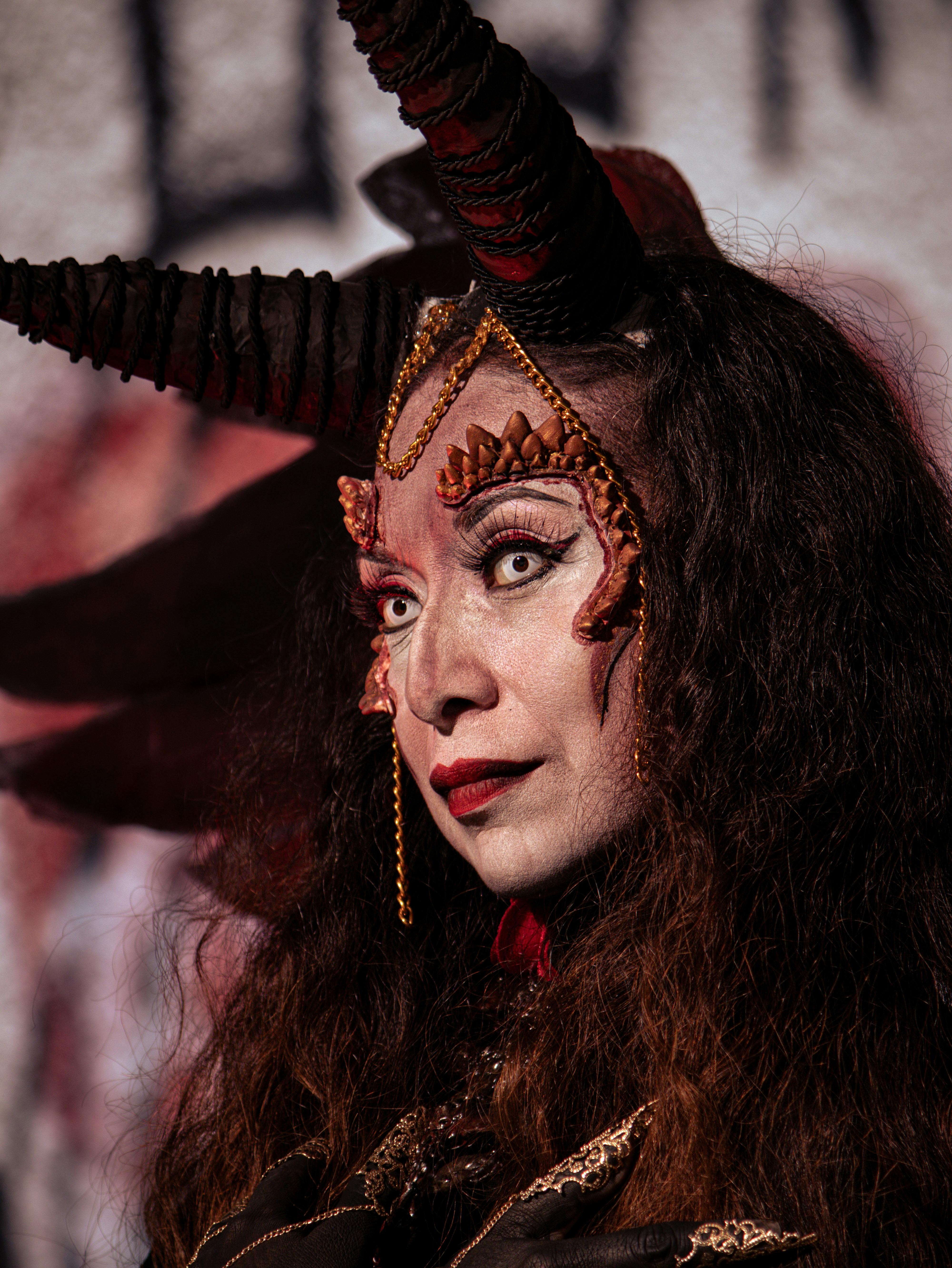 Ücretsiz artistik, ayrıntılı makyaj, başlık içeren Ücretsiz stok fotoğraf Stok Fotoğraflar