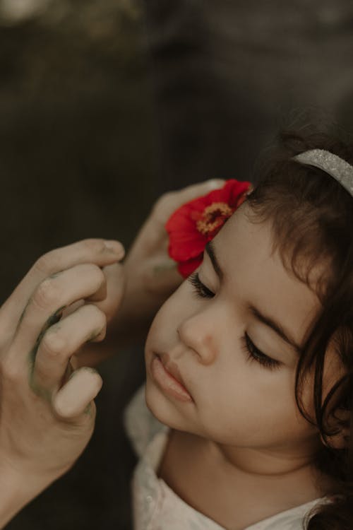 Foto d'estoc gratuïta de cara, flor, infant