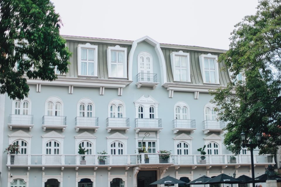 Colonial building with ornate windows in Casco Viejo